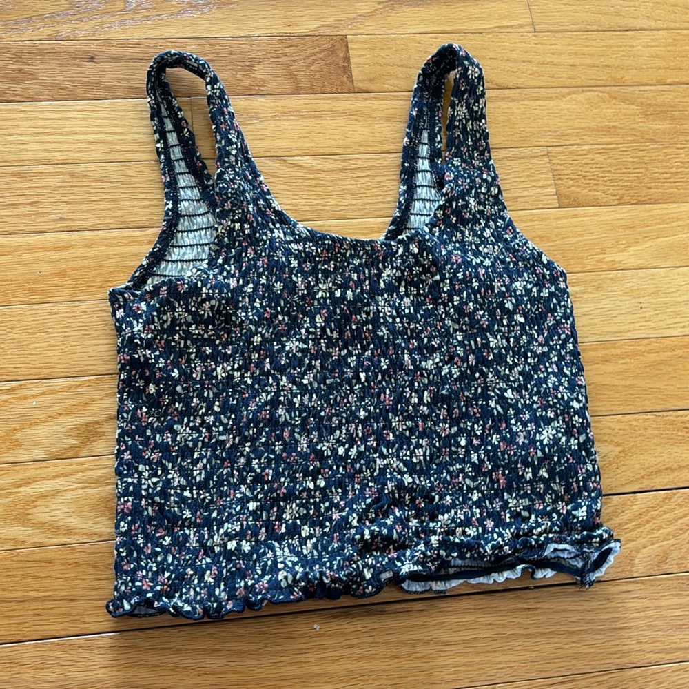 Hollister cropped navy floral tank top size medium